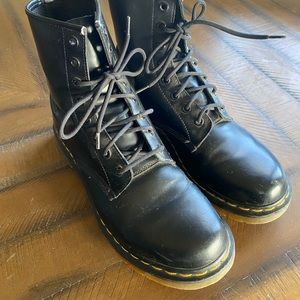 1460 Women's Smooth Leather Lace Up Boots Size 10 Black